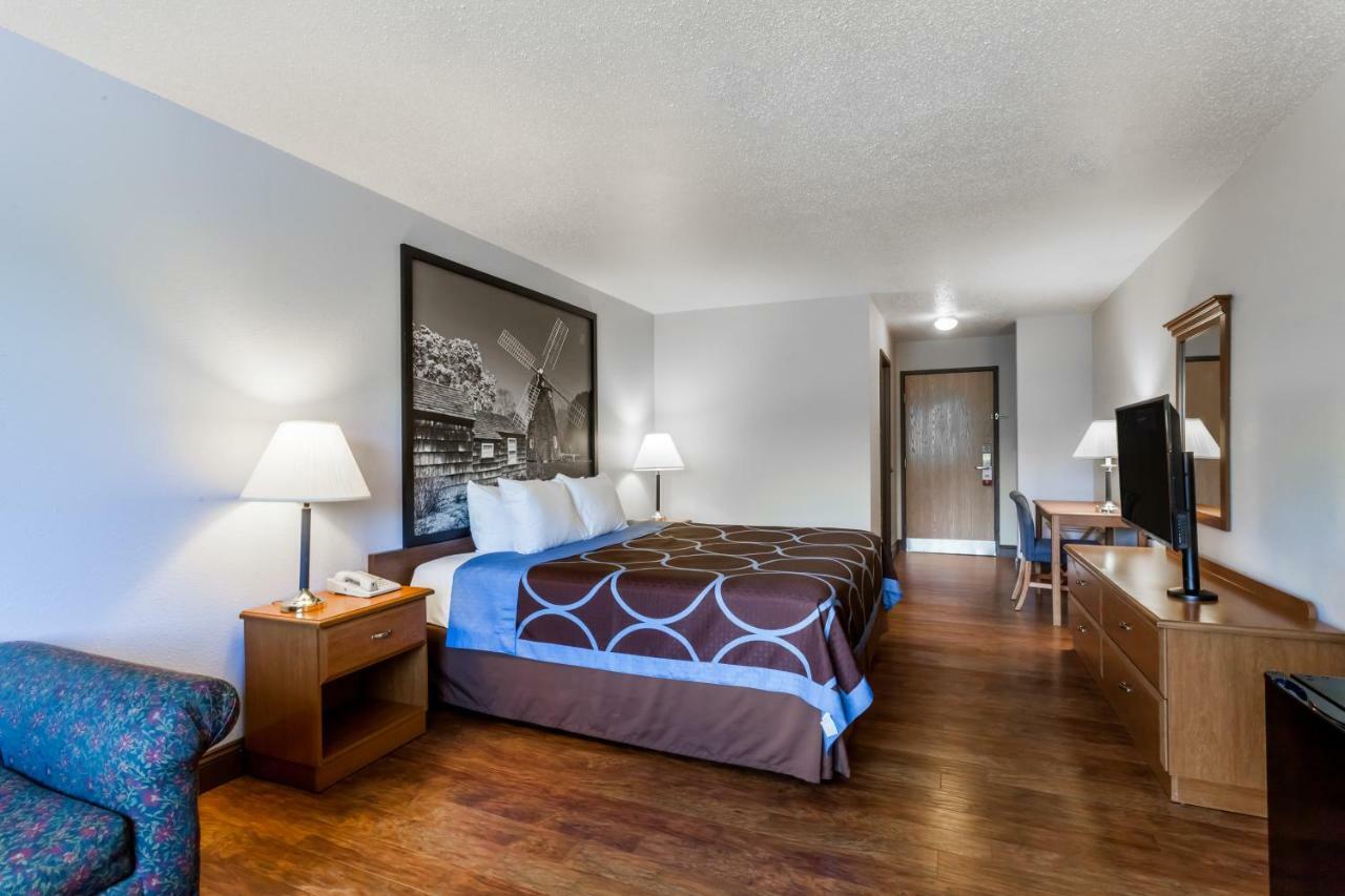 Super 8 By Wyndham Cobleskill Ny Екстериор снимка
